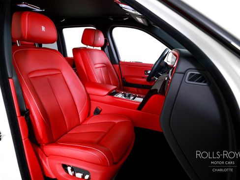 Used 2025 Rolls-Royce Cullinan Black Badge AWD/4WD image 35