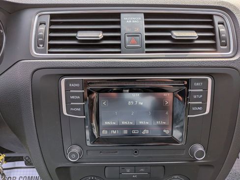 Used 2017 Volkswagen Jetta S image 40