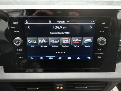 Used 2025 Volkswagen Jetta SE image 16