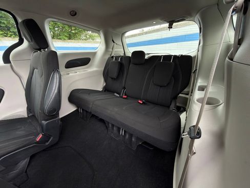 Used 2022 Chrysler Voyager LX FWD image 20