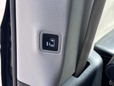 Used 2023 Chrysler Voyager LX FWD image 17
