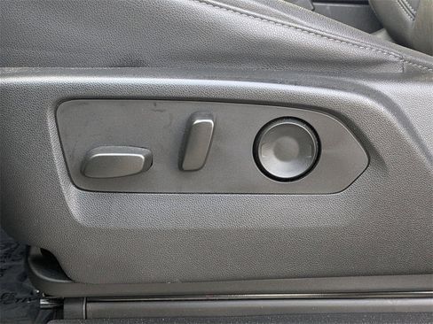 Used 2023 Chevrolet Tahoe Z71 w/ Luxury Package image 21