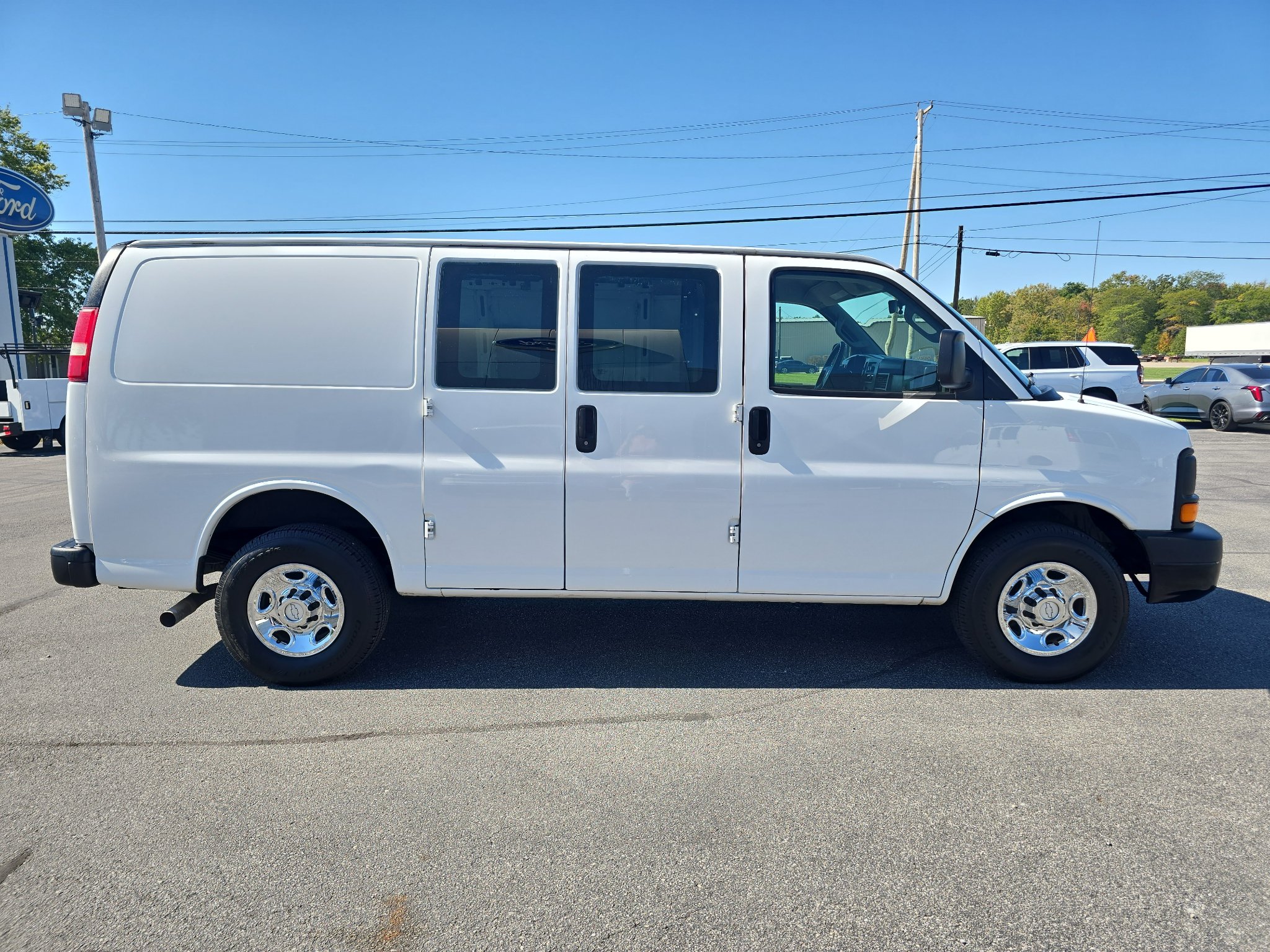 Used 2016 Chevrolet Express 2500 RWD image 5