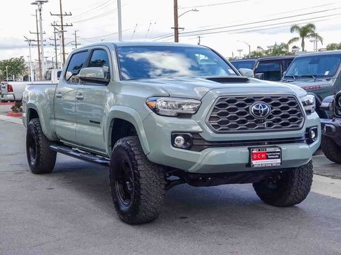 Used 2022 Toyota Tacoma TRD Sport image 3