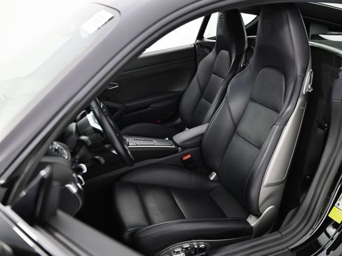 Certified 2024 Porsche 718 Cayman S RWD image 5