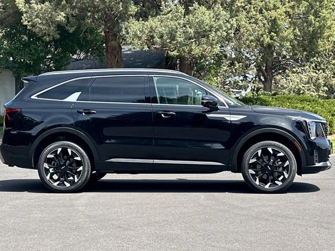 Used 2025 Kia Sorento EX w/ Panoramic Sunroof Package AWD/4WD image 3