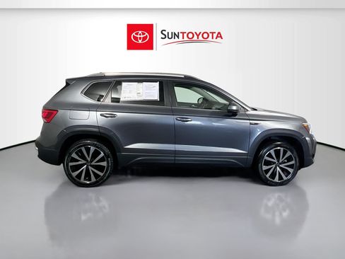 Used 2024 Volkswagen Taos SE FWD image 2