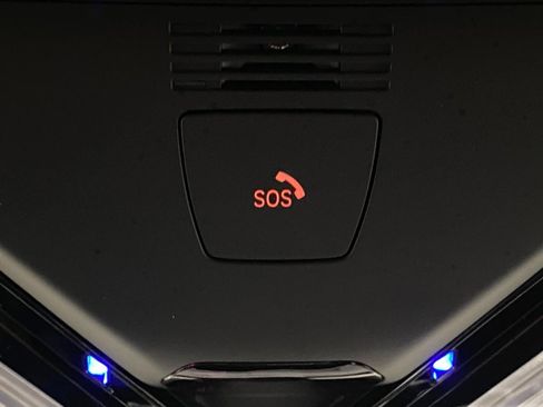 Certified 2023 BMW X7 M60i w/ Executive Package image 32