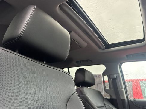 Used 2018 Chevrolet Suburban Premier image 20