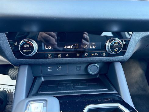 New 2026 Mitsubishi Outlander SE image 16