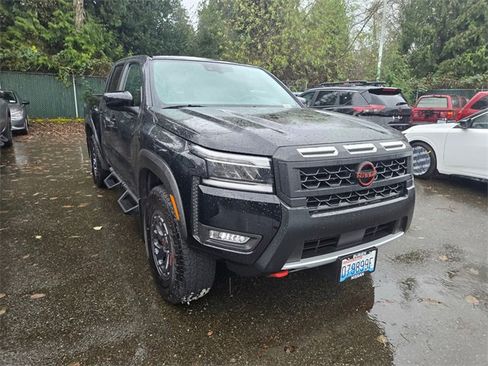 Used 2025 Nissan Frontier PRO-4X image 2