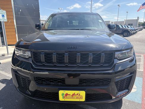 New 2026 Jeep Grand Cherokee L Limited w/ Limited Altitude Package RWD image 8