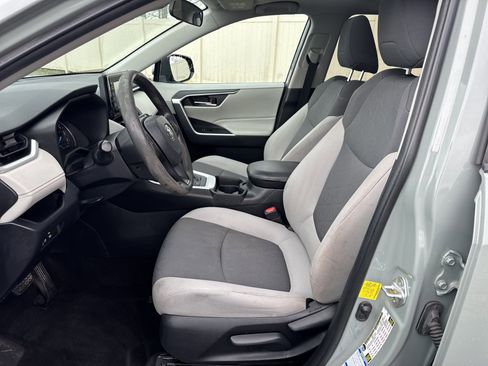 Used 2019 Toyota RAV4 XLE image 16