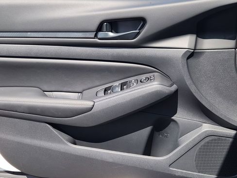 New 2026 Nissan Altima 2.5 SV FWD image 17