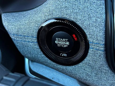 Used 2025 Jeep Compass Sport image 18