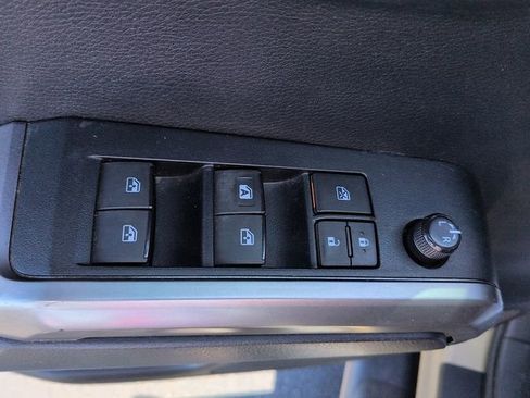 Used 2019 Toyota Tacoma SR5 AWD/4WD image 16