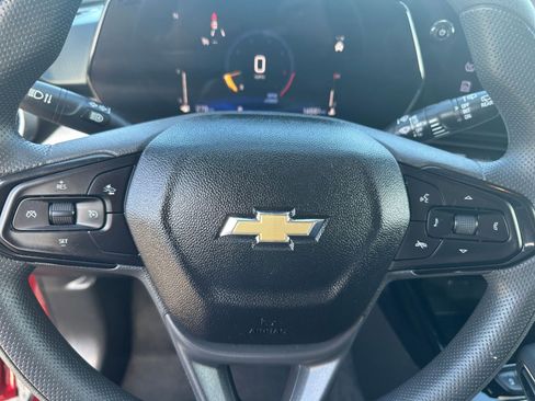 Used 2025 Chevrolet Trax LT image 28
