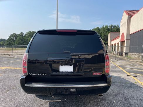 Used 2013 GMC Yukon XL Denali RWD image 7