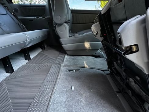 Used 2005 Toyota Sienna XLE Limited FWD image 39