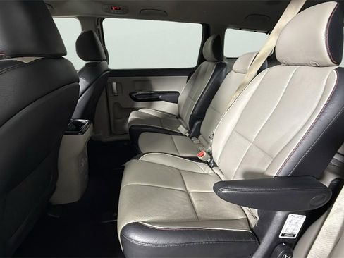 Used 2019 Kia Sedona SX image 29