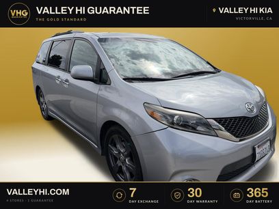 Used 2017 Toyota Sienna SE Premium