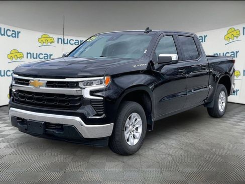 Used 2025 Chevrolet Silverado 1500 LT image 3