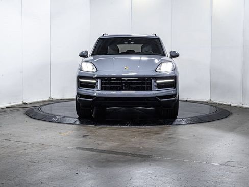 Certified 2025 Porsche Cayenne AWD/4WD image 10