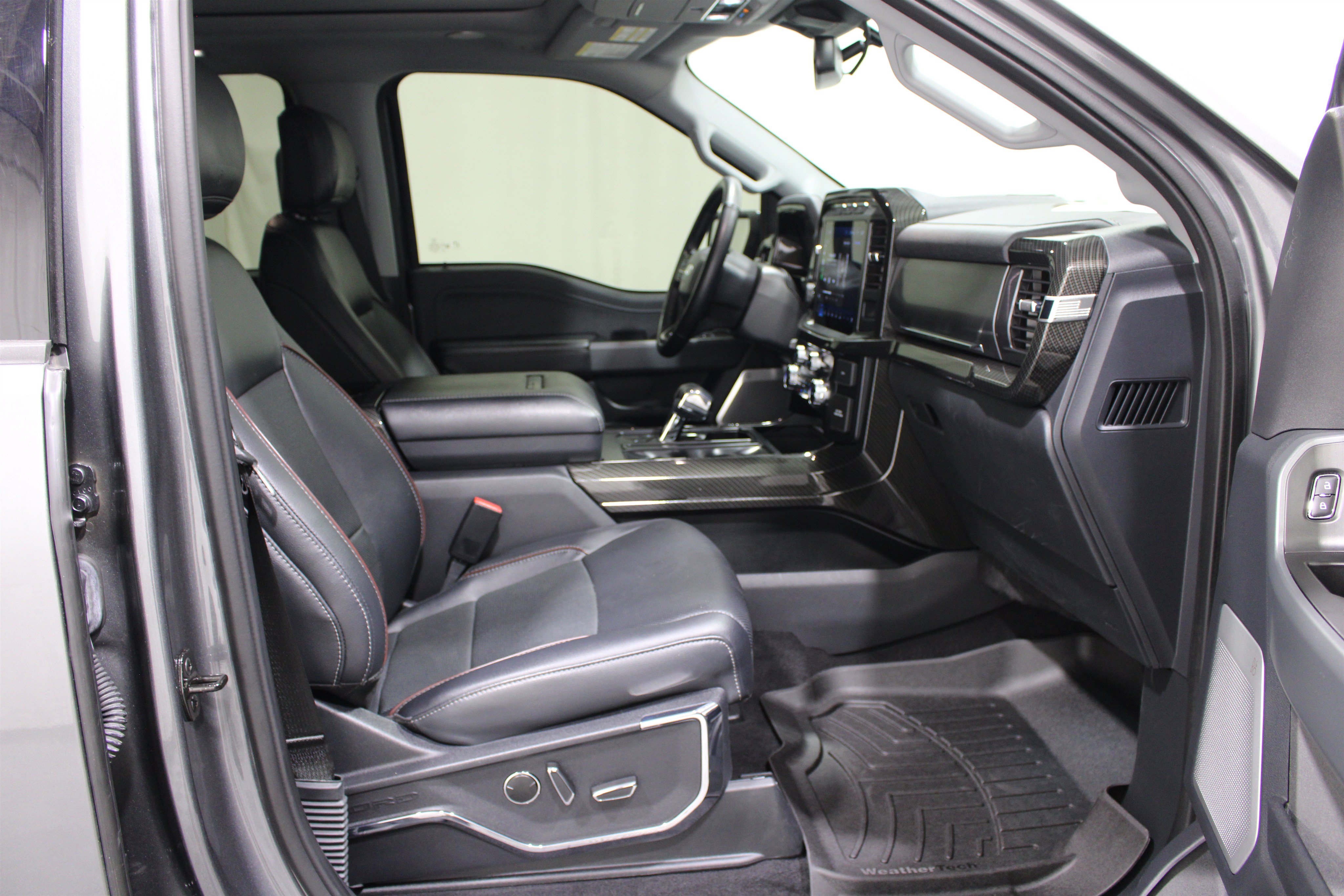 Used 2023 Ford F150 Lariat w/ Equipment Group 502A High AWD/4WD image 17