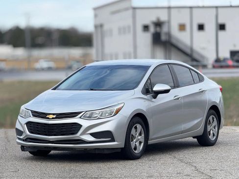 Used 2018 Chevrolet Cruze LS image 6
