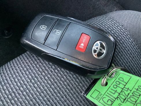 Used 2024 Toyota Prius LE image 29