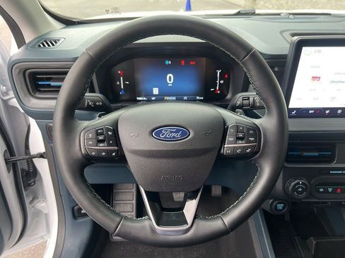 Used 2025 Ford Maverick Lobo image 12