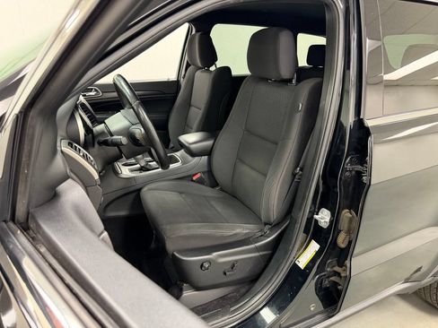 Used 2018 Jeep Grand Cherokee Laredo AWD/4WD image 19