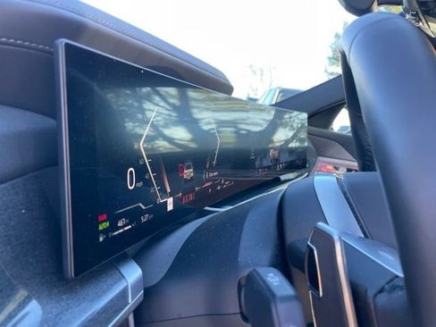 Certified 2026 BMW 740i xDrive w/ Premium Package image 16