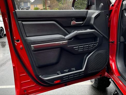 Used 2025 Toyota Tacoma TRD Off-Road image 19