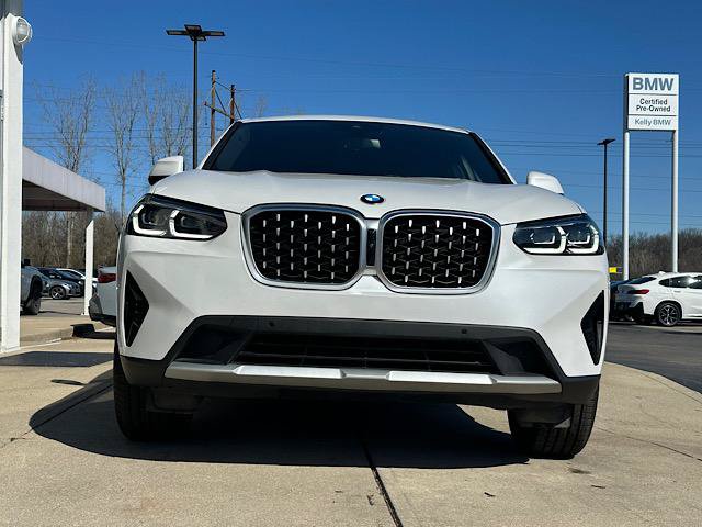 Used 2025 BMW X4 xDrive30i AWD/4WD image 2