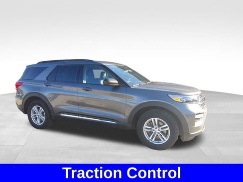 Certified 2022 Ford Explorer XLT w/ Equipment Group 202A image 20