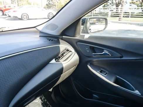 Used 2022 Chevrolet Malibu LT FWD image 21