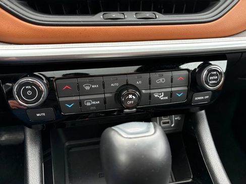 Used 2025 Jeep Compass Limited w/ Elite Group AWD/4WD image 23