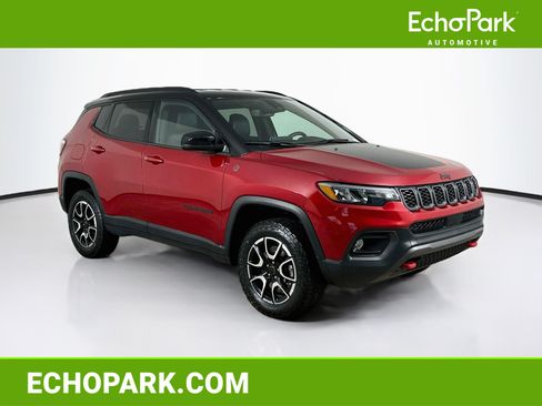 Used 2025 Jeep Compass Trailhawk AWD/4WD image 1