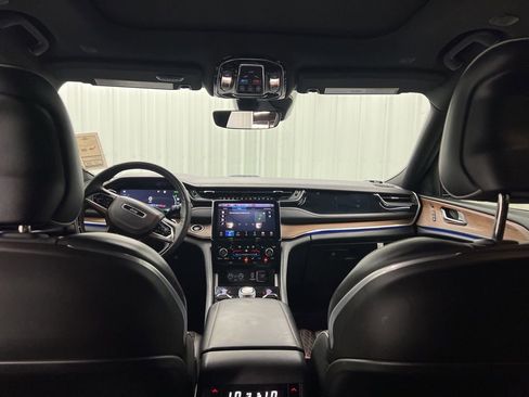 Used 2023 Jeep Grand Cherokee Summit w/ Luxury Tech Group V image 14