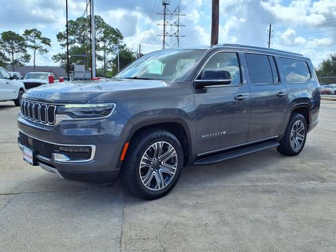 Used 2024 Jeep Wagoneer L Series II RWD image 25