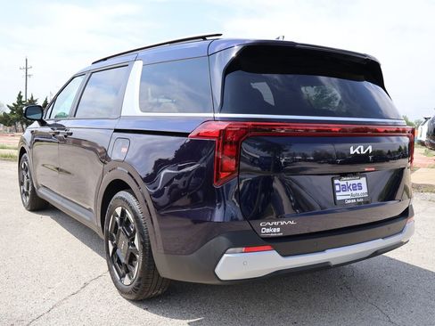 New 2026 Kia Carnival EX FWD image 5