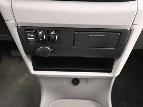 Used 2016 Toyota Sienna XLE FWD image 21