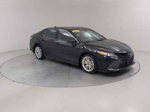 Used 2018 Toyota Camry XLE FWD image 10