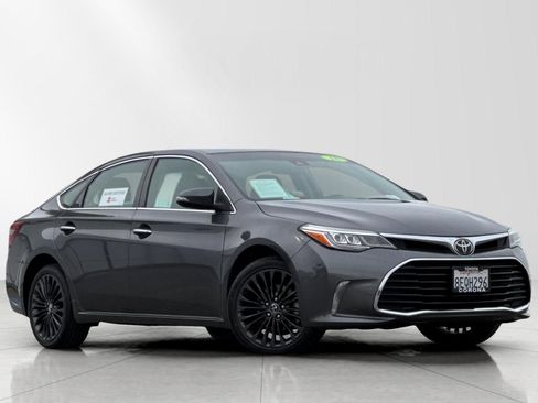 Used 2018 Toyota Avalon Touring image 1