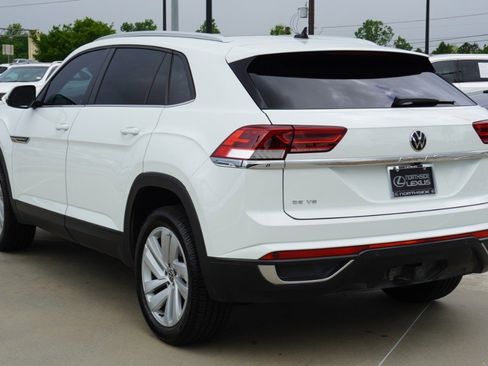 Used 2023 Volkswagen Atlas Cross Sport SE w/ Panoramic Sunroof Package FWD image 8