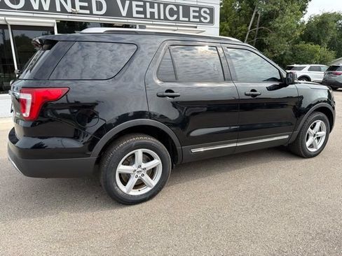 Used 2016 Ford Explorer XLT AWD/4WD image 3