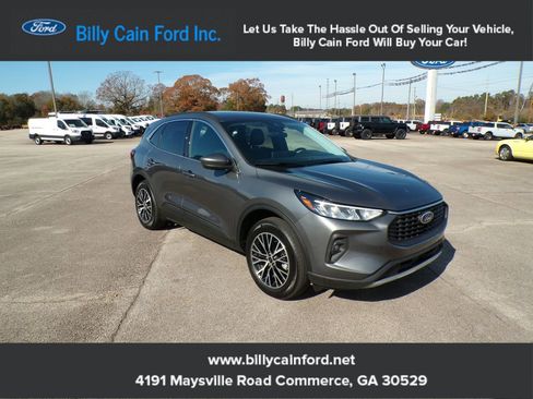 Used 2025 Ford Escape SE w/ Class II Trailer Tow Package image 1