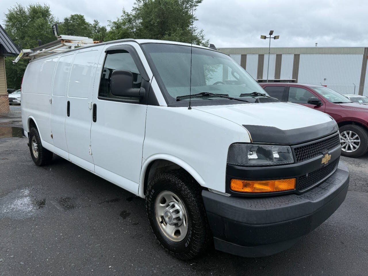Used 2020 Chevrolet Express 3500 Extended w/ Driver Convenience Package RWD image 3