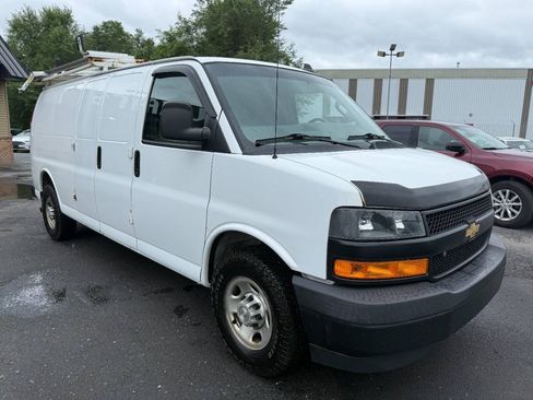 Used 2020 Chevrolet Express 3500 Extended w/ Driver Convenience Package RWD image 3